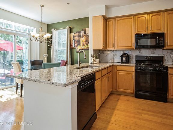 5th image of 2842 N Greenwood Ave