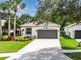 196 Seminole Lakes Dr, Royal Palm Beach, FL 33411