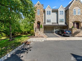 7 Finch Ct, Berkeley Heights, NJ 07922