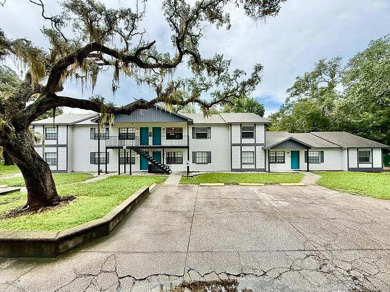 3 bed, 2.0 bath, 1182 sqft, $1,595 — Photo 2