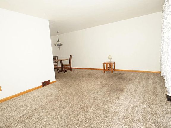 4th image of 8520 Castor Ave