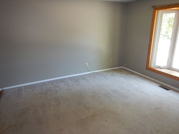 4th image of 945 Lexington Ave