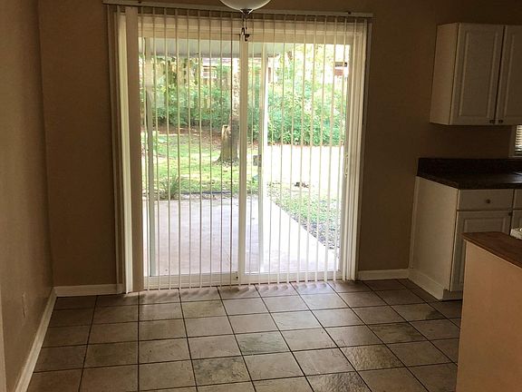 4th image of 303 Robinwood Ave