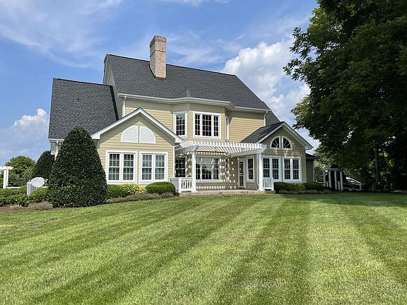 2nd image of 2835 Waters Edge Dr