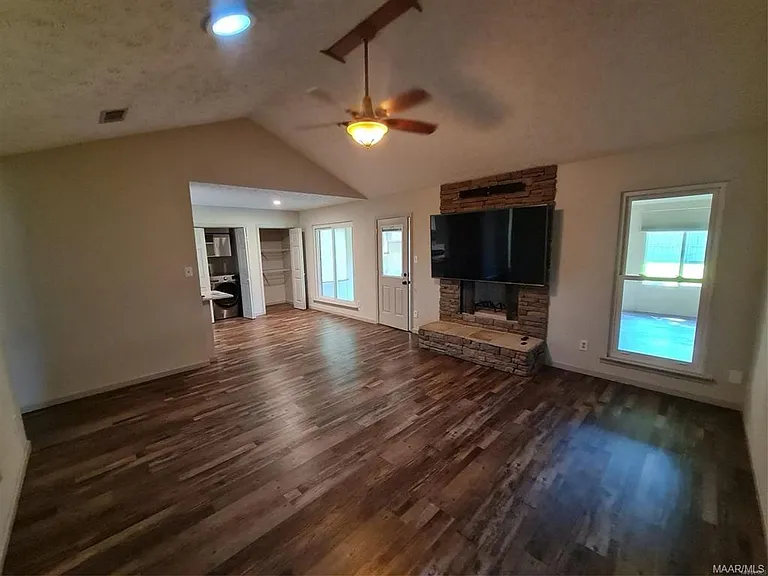 804 Winter Pl — Photo 2