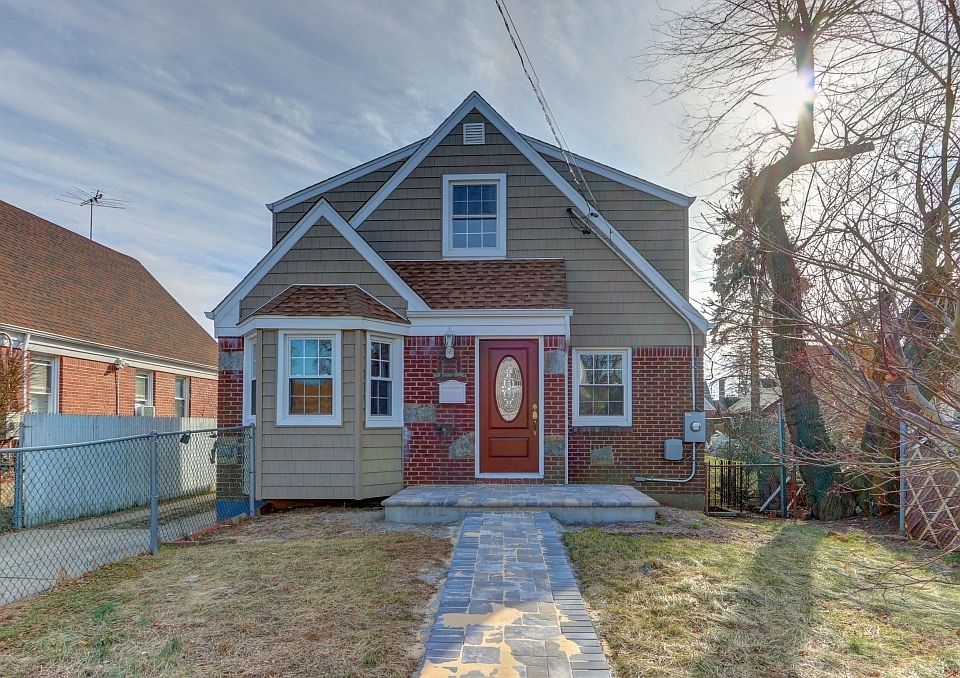 1st image of 208 Brown Ave