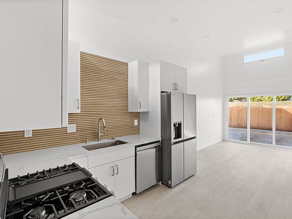 2nd image of 319 Rosecrans St