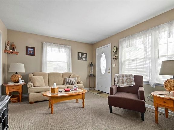 5th image of 454 Manchester Ave