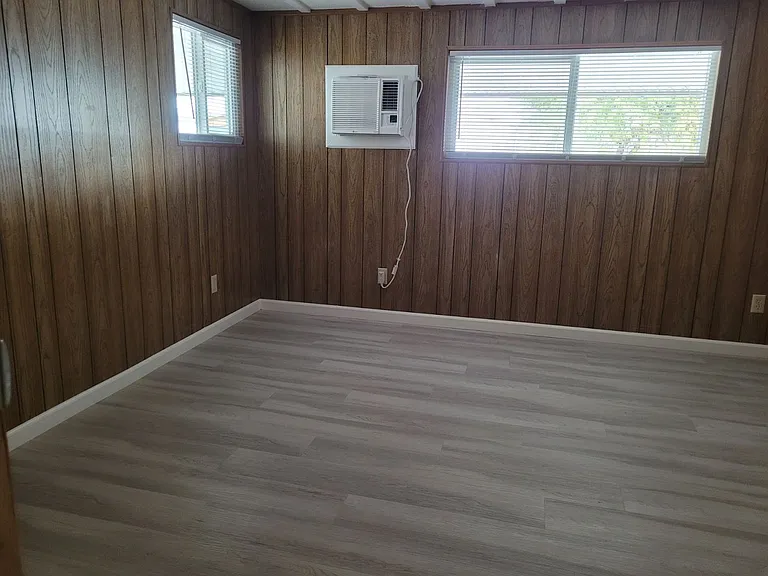 620 Silver Ln — Photo 12