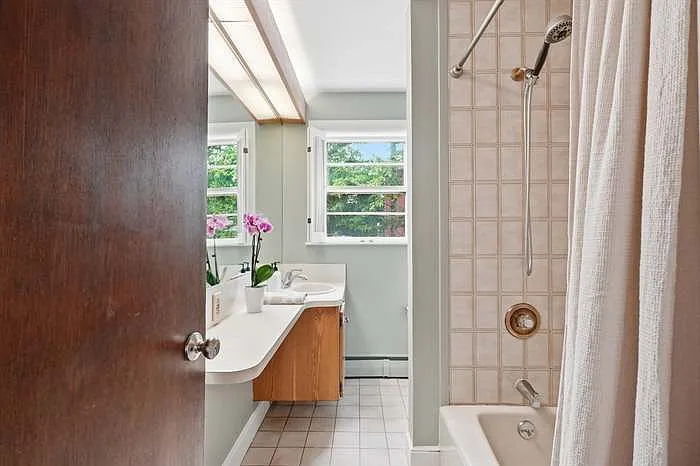 3 bed, 1062 sqft, $2,500 — Photo 3