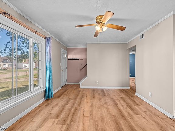 3rd image of 4382 W 189th St