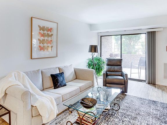 2nd image of 20 Silverwood Cir APT 2