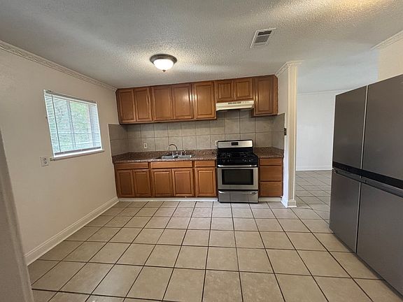 5th image of 510 Magnolia St