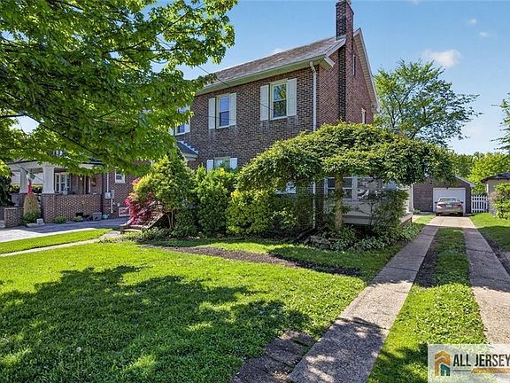 3rd image of 113 E Prospect Ave