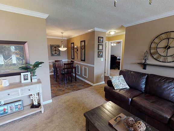 3rd image of 252 Crescent Dr SE