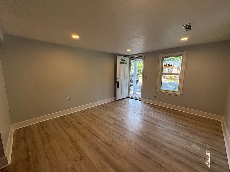 241 Cherokee St SE — Photo 5