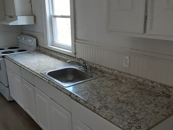 5th image of 27 Market St APT 3