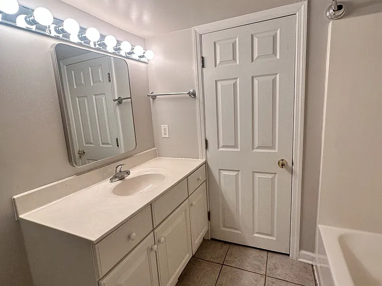 1016 Bingham St — Photo 10