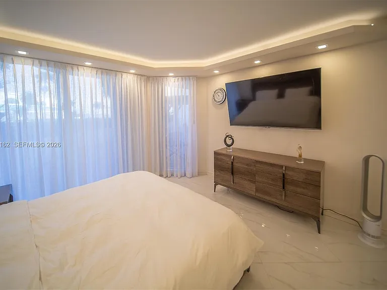 16445 Collins Ave #425 — Photo 13