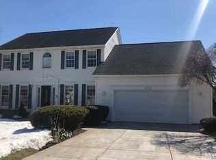 7228 Meadowview Dr, Lockport, NY 14094