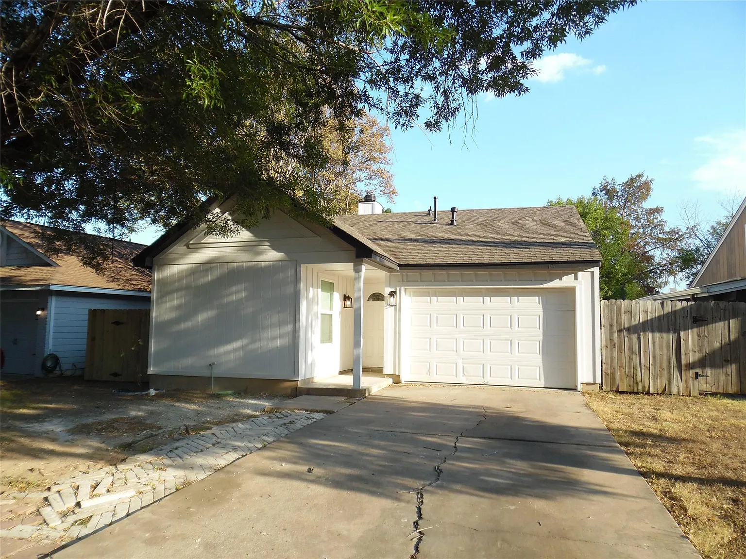 3 bed, 1.0 bath, 860 sqft, $1,695 — Photo 1