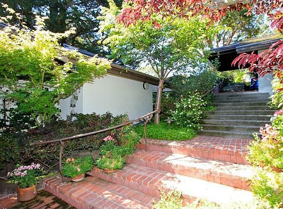 2nd image of 858 Lathrop Dr