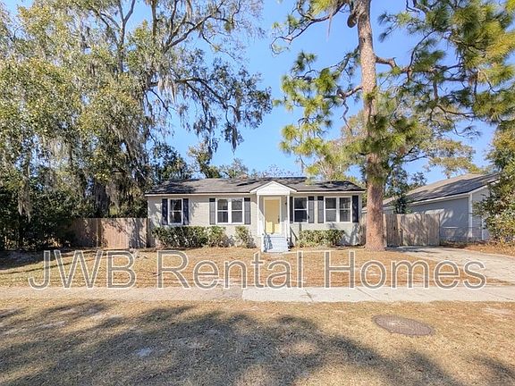2nd image of 1049 Lake Forest Blvd
