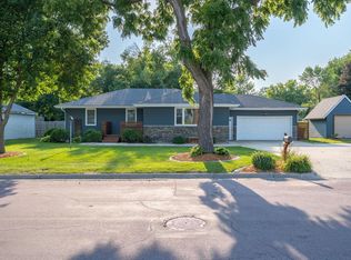 914 N 5th St, Saint Peter, MN 56082
