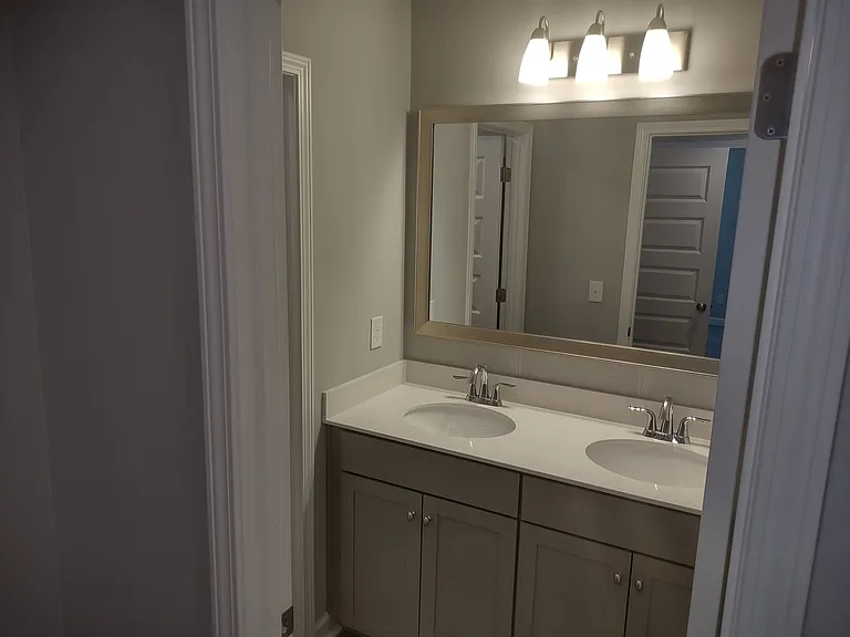 1031 Ashcroft Cir — Photo 47