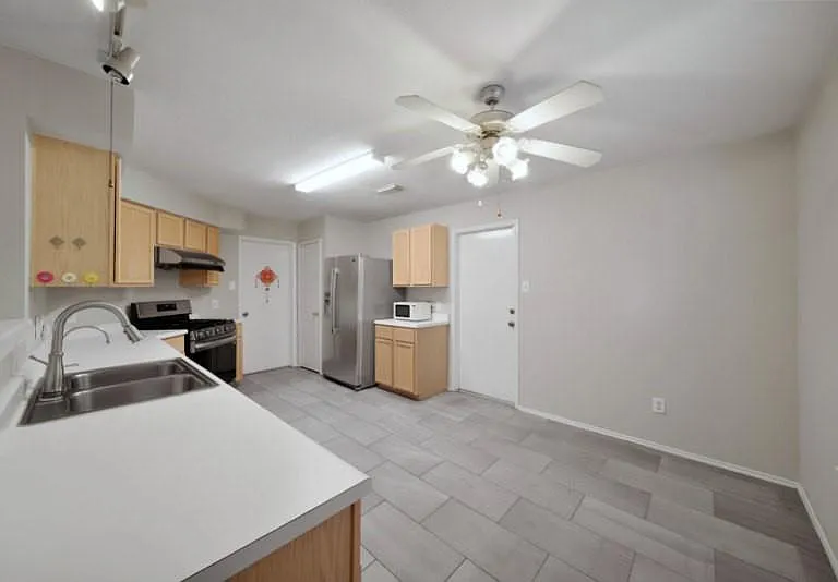 8016 Golf Green Cir — Photo 7