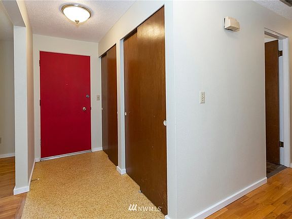 3rd image of 3171 Hoover Ave SE