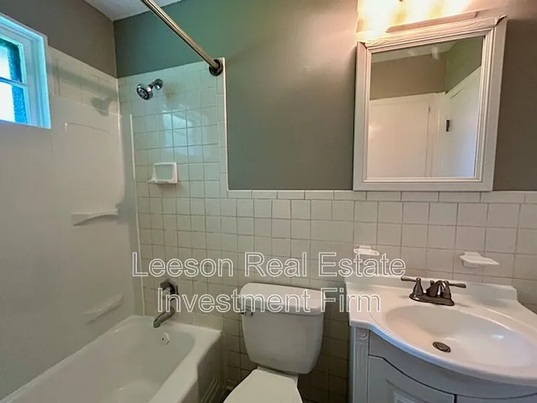 1101 James St — Photo 14