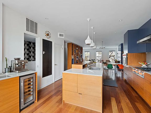 4th image of 584 Pacific St APT 2