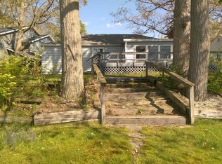 2470 Oakwood Dr, Hillsdale, MI 49242