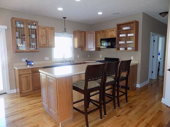 3rd image of 3204 Thorn Tree Dr