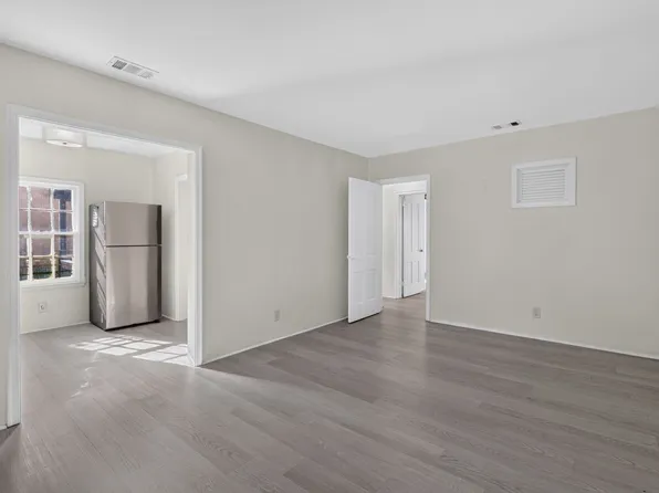 1131 E 53rd St, Savannah, GA 31404