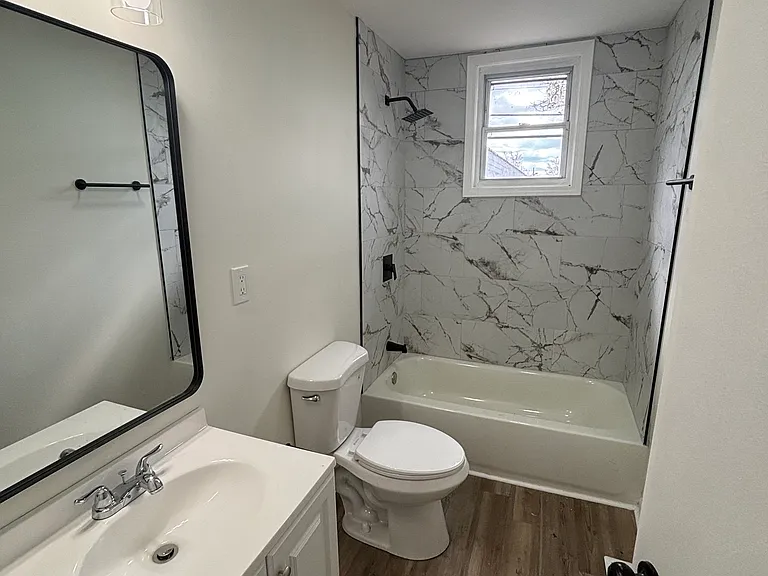 1368 Waite St — Photo 5