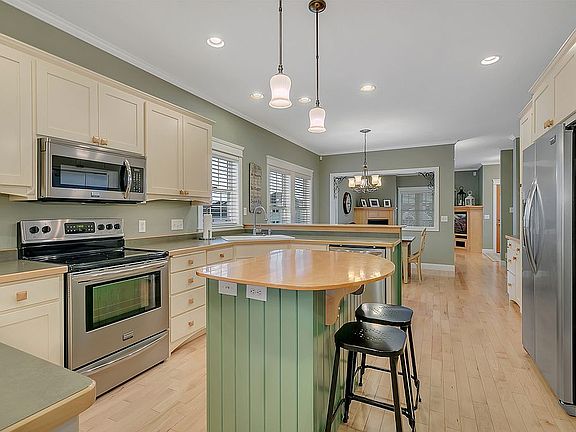 5th image of 3369 Old Stone Way NE