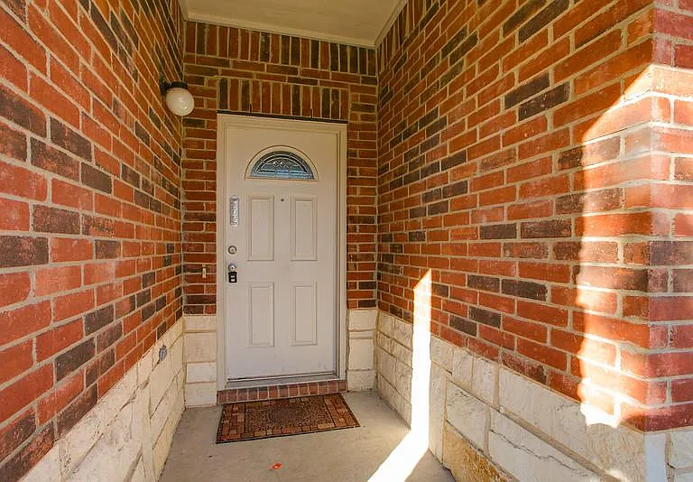 4541 Martingale View Ln — Photo 2