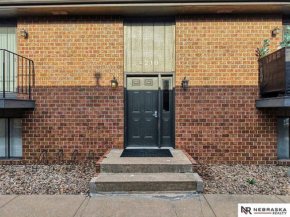 5th image of 4210 Huntington Ave