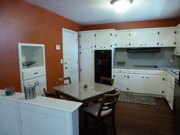 3rd image of 3009 Lakeside Dr