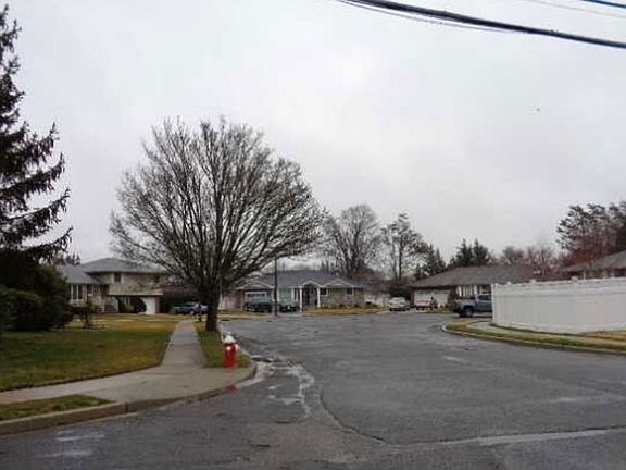 Exterior Neighborhood (street photo)