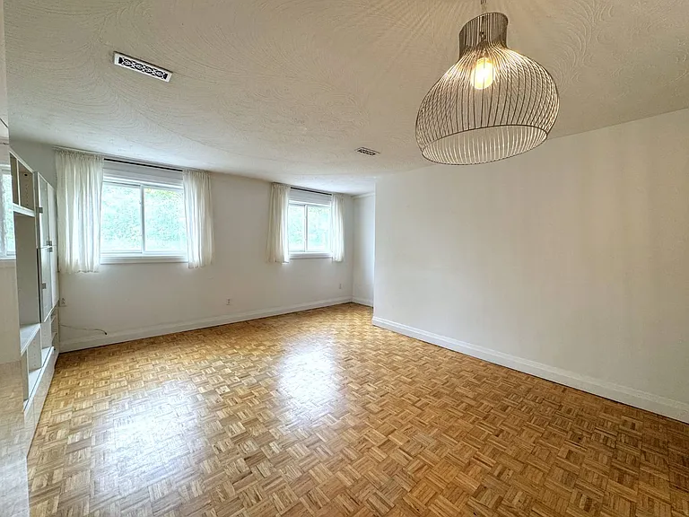 1175 Queen St E #B — Photo 11