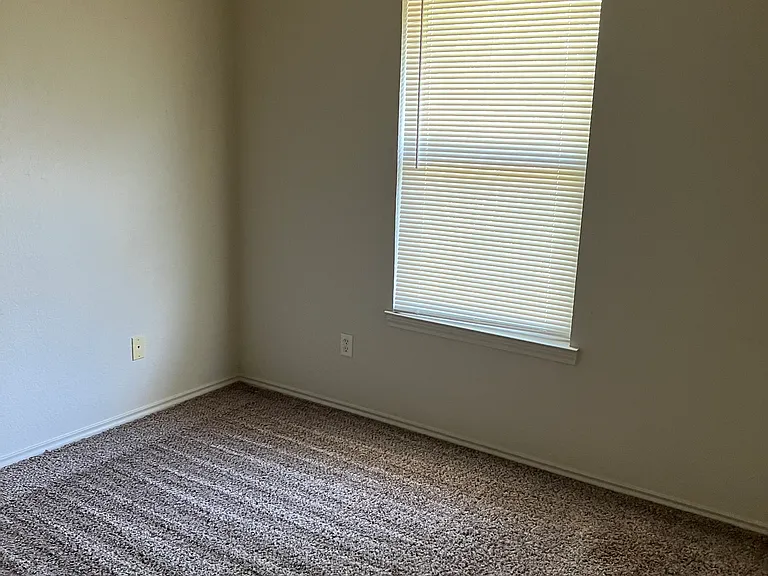 411 Creek St — Photo 10