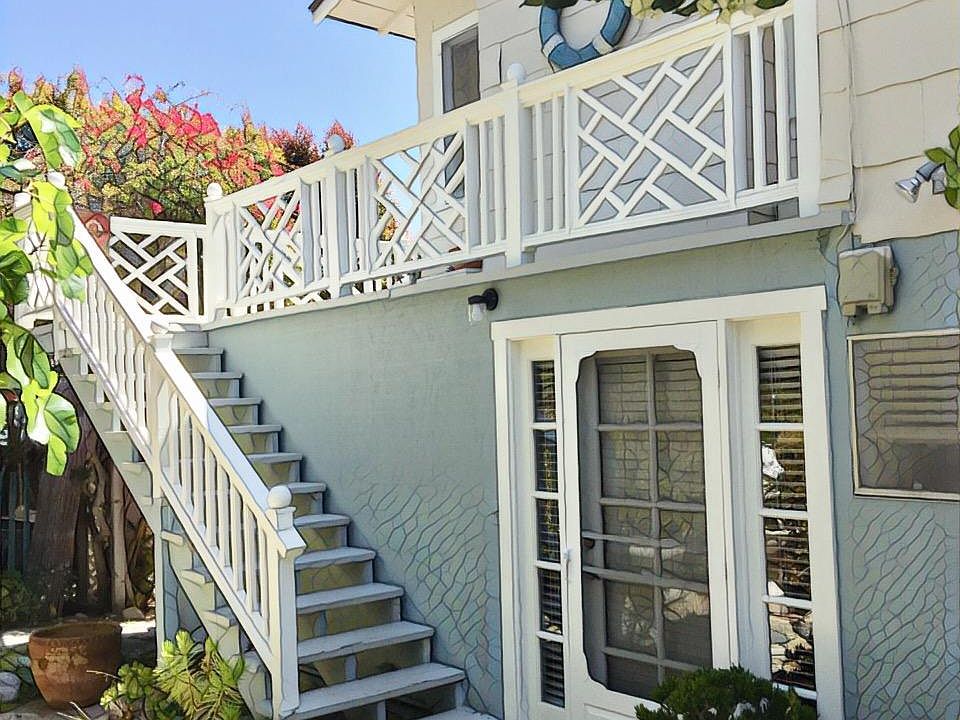 Entry Courtyard and stairs to upper unit.