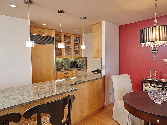 3rd image of 160 W 66th St APT 32J