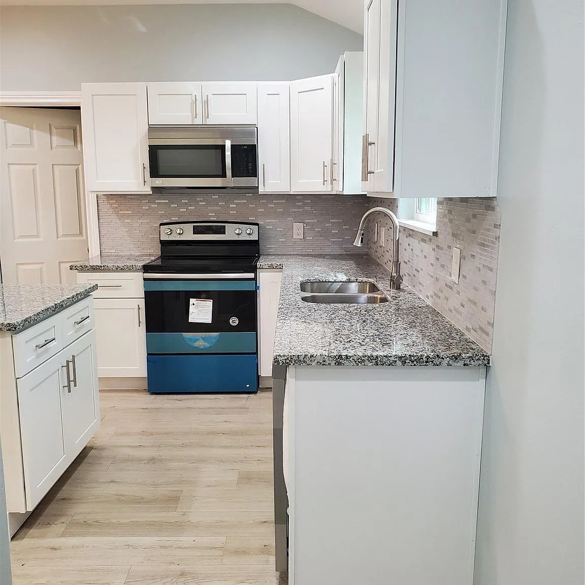 3 bed, 2.0 bath, 1500 sqft, $1,600 — Photo 3
