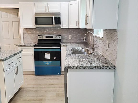 3rd image of 6815 Sidney St