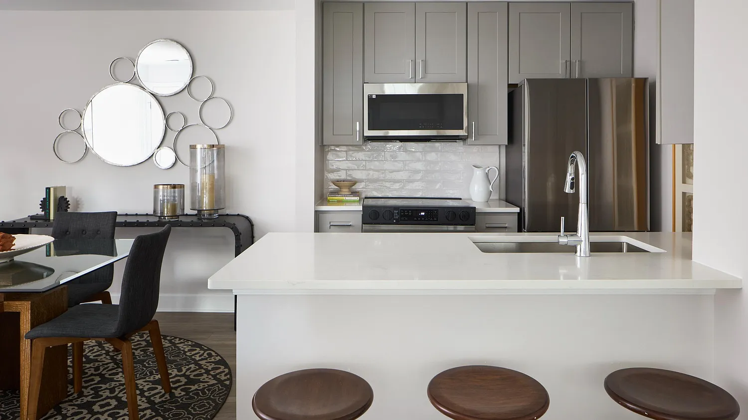 Lakeside Apartments — Photo 2