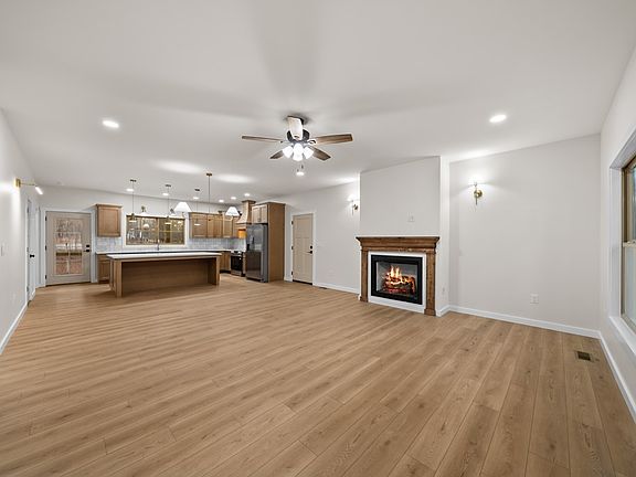 3rd image of 7058 Topez Dr